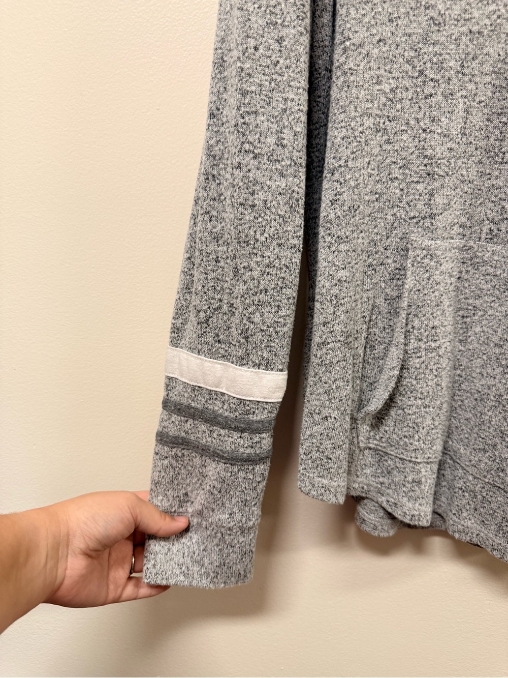 Market & Spruce Gray V-Neck Hoodie - Picture 2 of 6
